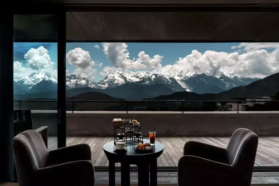 在这里看日照金山是件慵懒的事