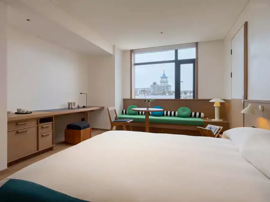 泉州磁灶窑红料烧制的独特花纹铺陈地面