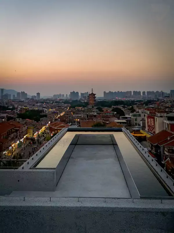 从酒店出门，便是泉州最具烟火气的西街