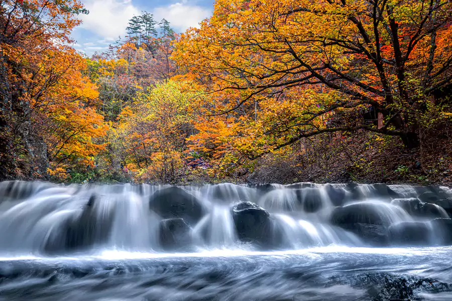 九曲回肠的溪流和小型瀑布群 九曲回肠的溪流和小型瀑布群