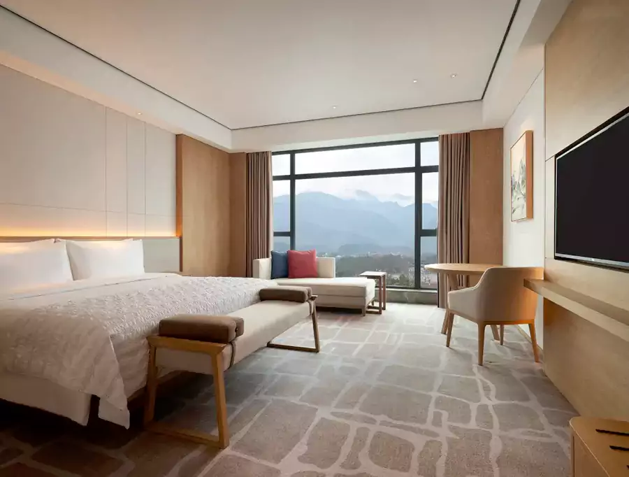 酒店 300 多间客房 酒店 300 多间客房