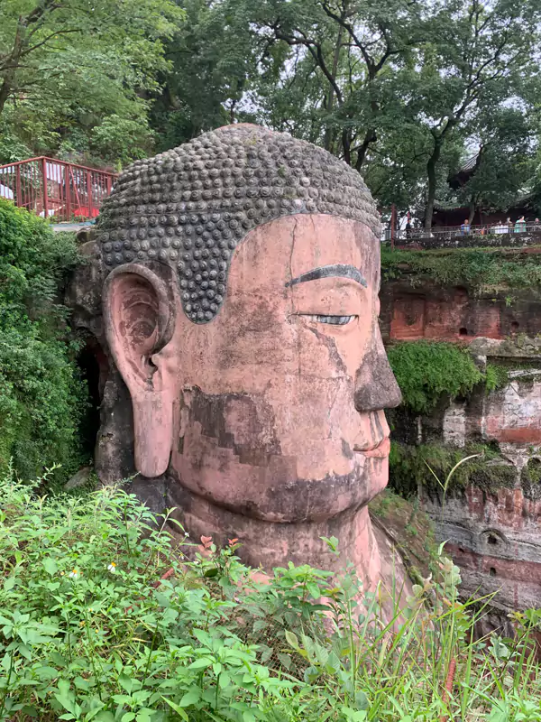 视角的变化让大佛的庄严感愈发强烈 视角的变化让大佛的庄严感愈发强烈