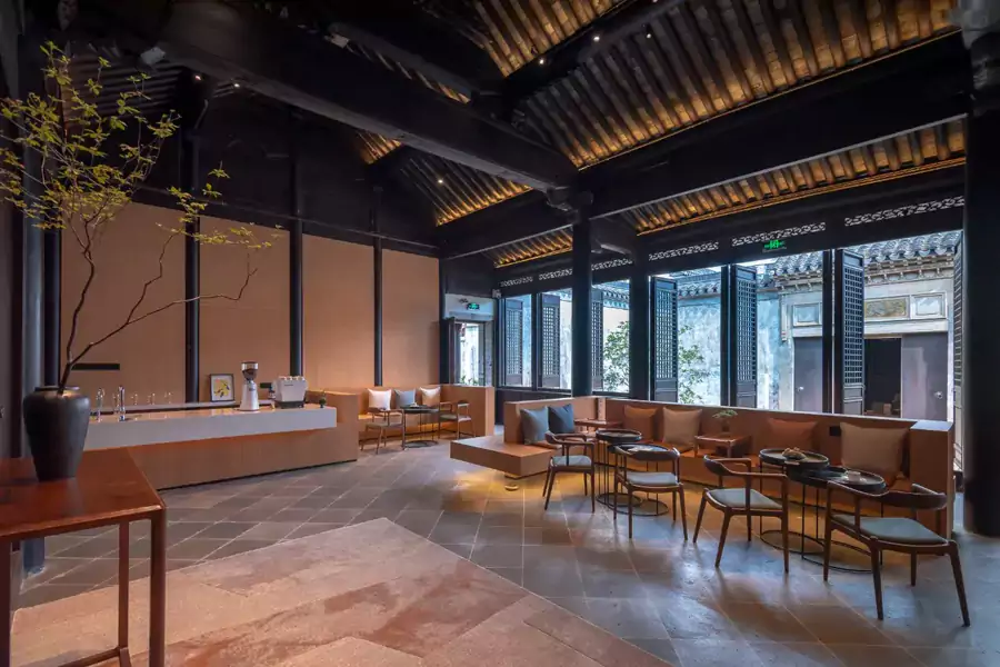 修缮后的古宅褪去了旧时的阴冷潮湿