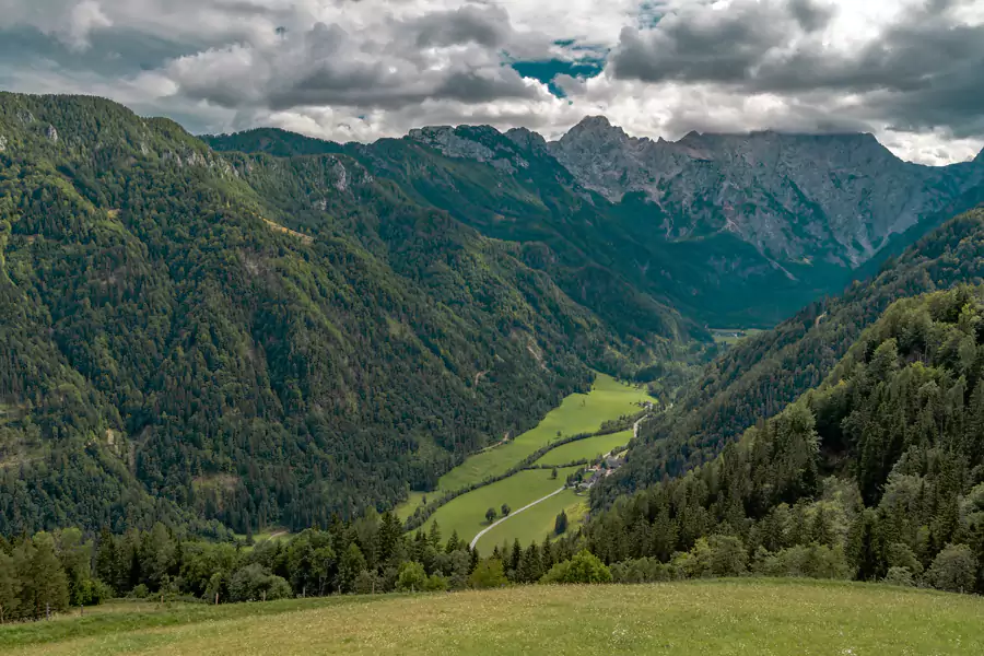 洛加尔山谷 洛加尔山谷