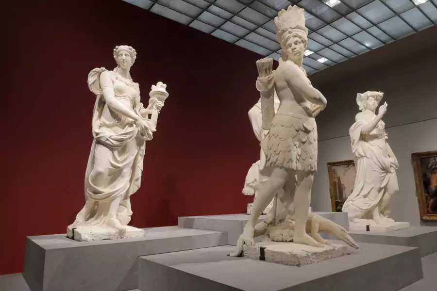 馆内馆藏横跨不同文明和时代