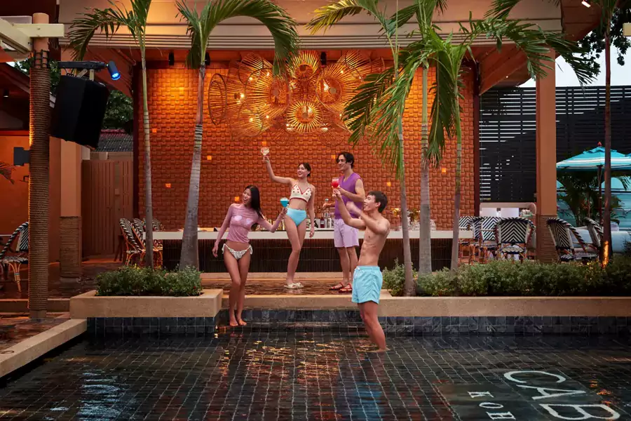 一踏入酒店,仿佛闯入了一座藏在海边的热带花园 一踏入酒店,仿佛闯入了一座藏在海边的热带花园