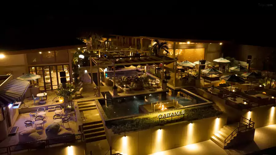 夜晚的沙滩俱乐部还有精彩演出轮番上演 夜晚的沙滩俱乐部还有精彩演出轮番上演