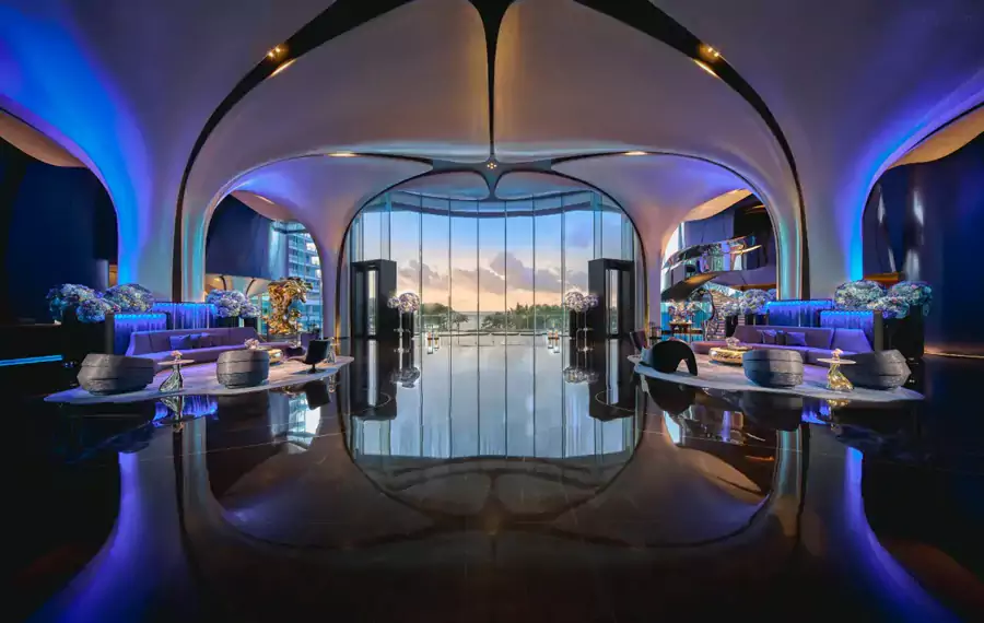 酒店大堂仿佛一座跨越现实与幻想的魔幻空间 酒店大堂仿佛一座跨越现实与幻想的魔幻空间