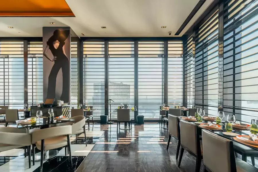 62 层的高空餐厅 62 层的高空餐厅