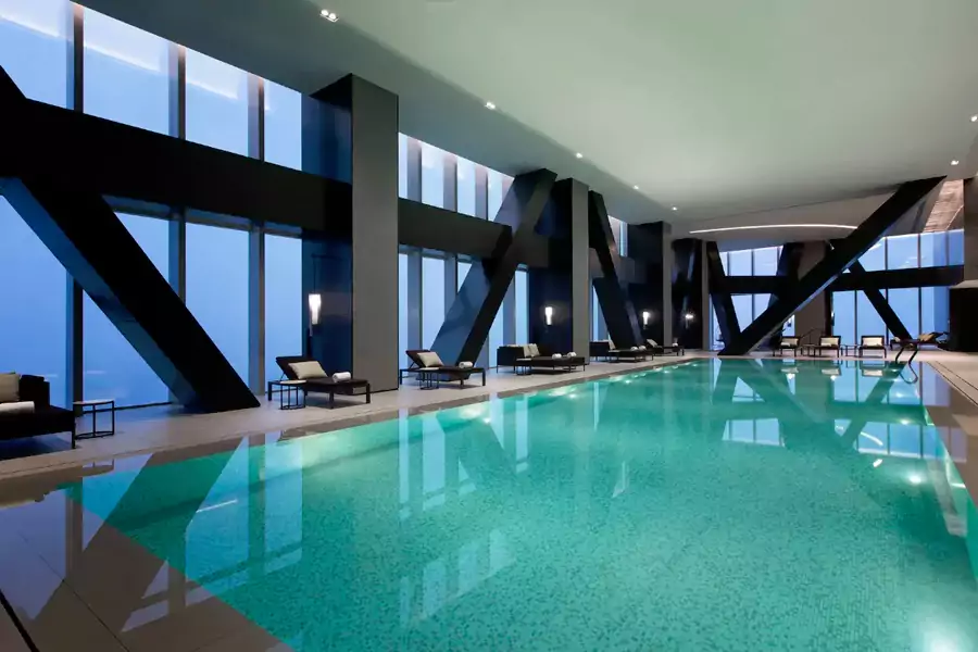 20 米长的天际泳池 20 米长的天际泳池