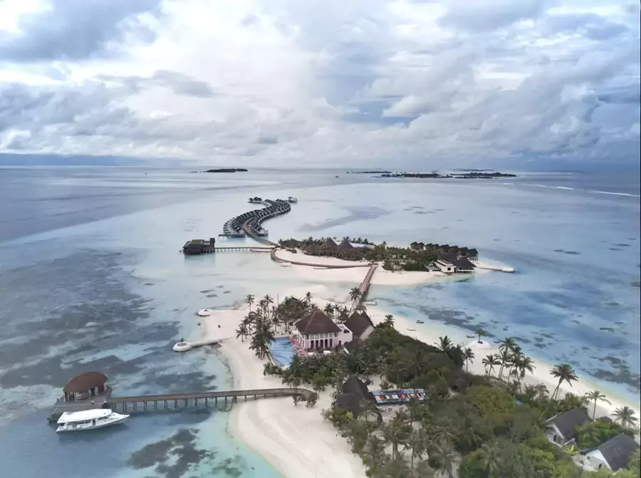 搭乘 35 分钟快艇就能登岛