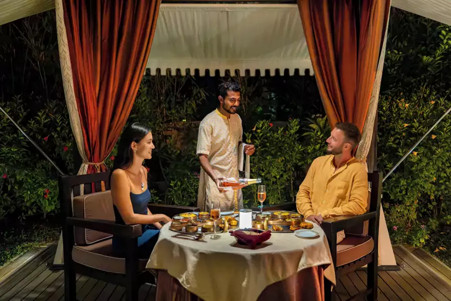 Traditon Saffron 印度餐厅藏在热带花园 Traditon Saffron 印度餐厅藏在热带花园