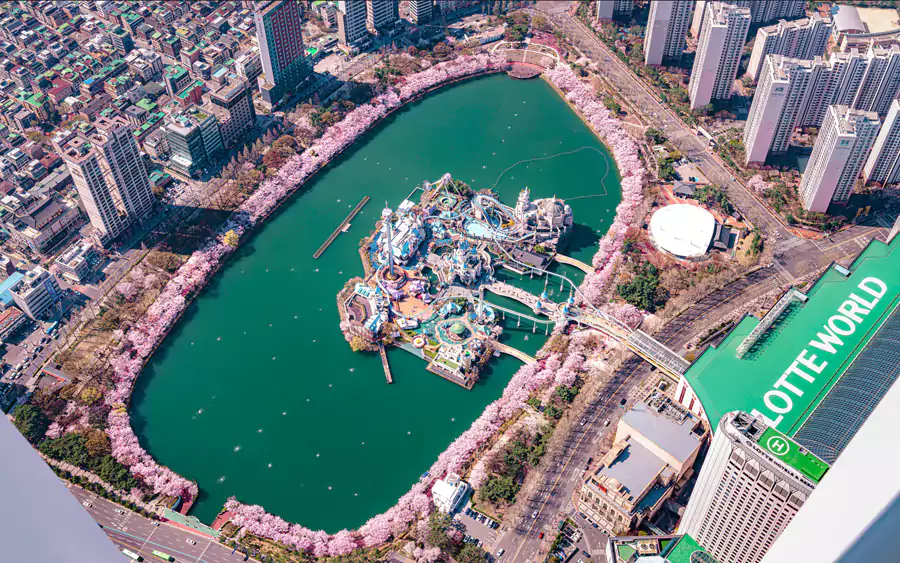 乐天世界的魔力,藏在室内 + 室外的双区设计里 乐天世界的魔力,藏在室内 + 室外的双区设计里