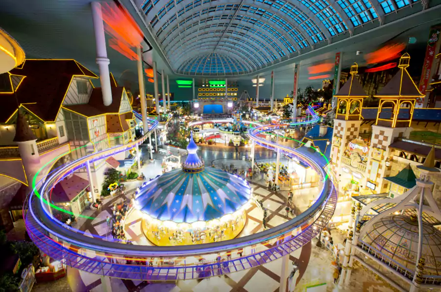 二楼西部区域的「法国大革命」云霄飞车 二楼西部区域的「法国大革命」云霄飞车