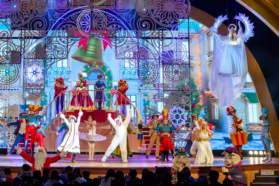 而「特快彗星号」则把「宇宙探险」搬进了游乐场 而「特快彗星号」则把「宇宙探险」搬进了游乐场