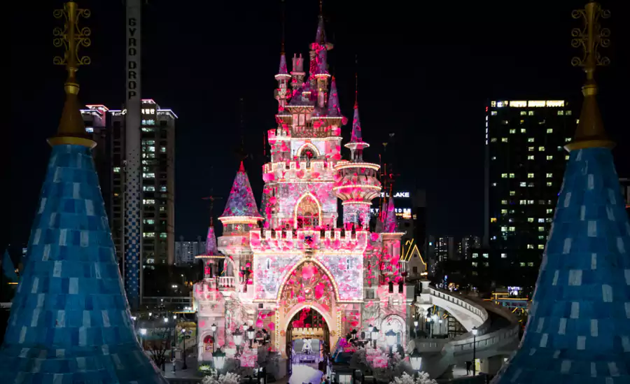 到了夜晚,魔幻岛更会变身「童话王国」 到了夜晚,魔幻岛更会变身「童话王国」