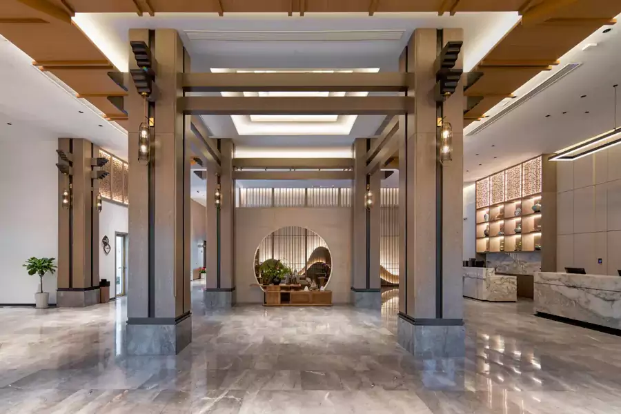 大堂里的置物架做成竹简的模样 大堂里的置物架做成竹简的模样