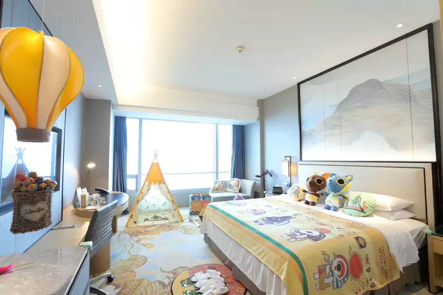 带娃家庭一定要选埃及萌神主题亲子房