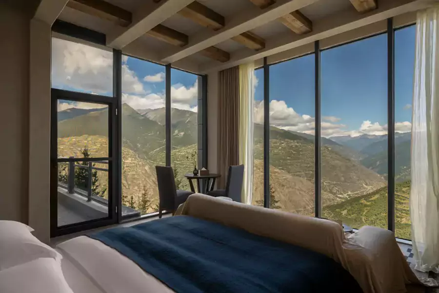 270° 悬崖景观房和亲子房则适合家庭出行