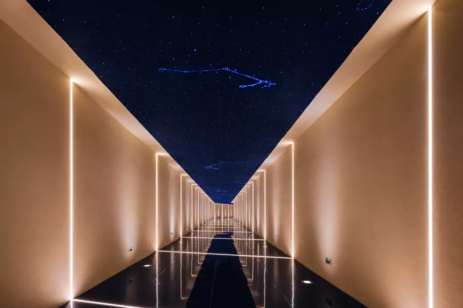 地下 200㎡ 的溶洞酒吧堪称科幻秘境