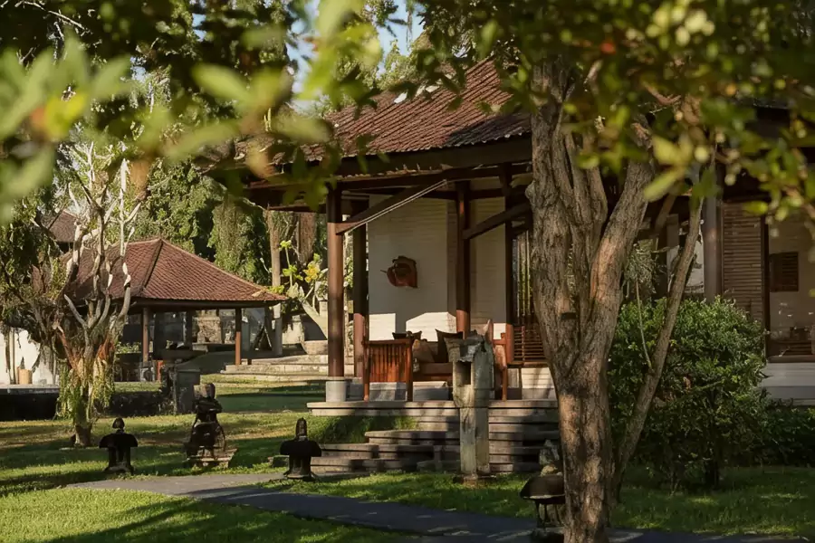 塔娜伽嘉哈迪普拉纳度假村一半是绿油油的稻田,一半是古朴的巴厘岛式建筑 塔娜伽嘉哈迪普拉纳度假村一半是绿油油的稻田,一半是古朴的巴厘岛式建筑