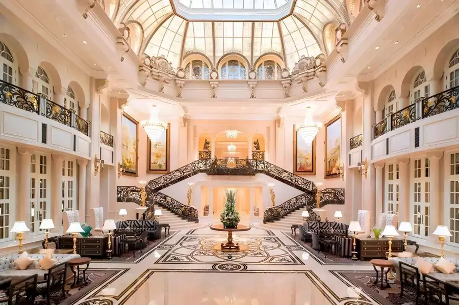 踏入城堡内部,仿佛穿越进欧洲皇家宫殿 踏入城堡内部,仿佛穿越进欧洲皇家宫殿