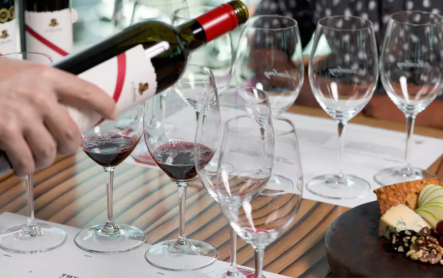 亲手调配葡萄酒