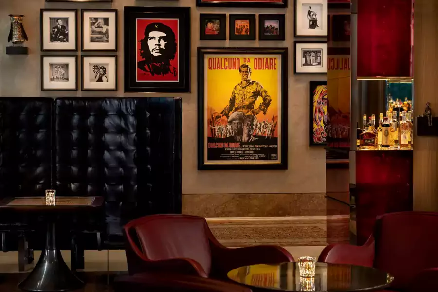 日落时分的契胡里酒廊(CHIHULY LOUNGE)是浪漫的绝佳载体 日落时分的契胡里酒廊(CHIHULY LOUNGE)是浪漫的绝佳载体