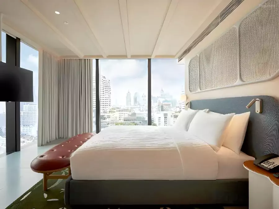 100 多间客房与套房 100 多间客房与套房