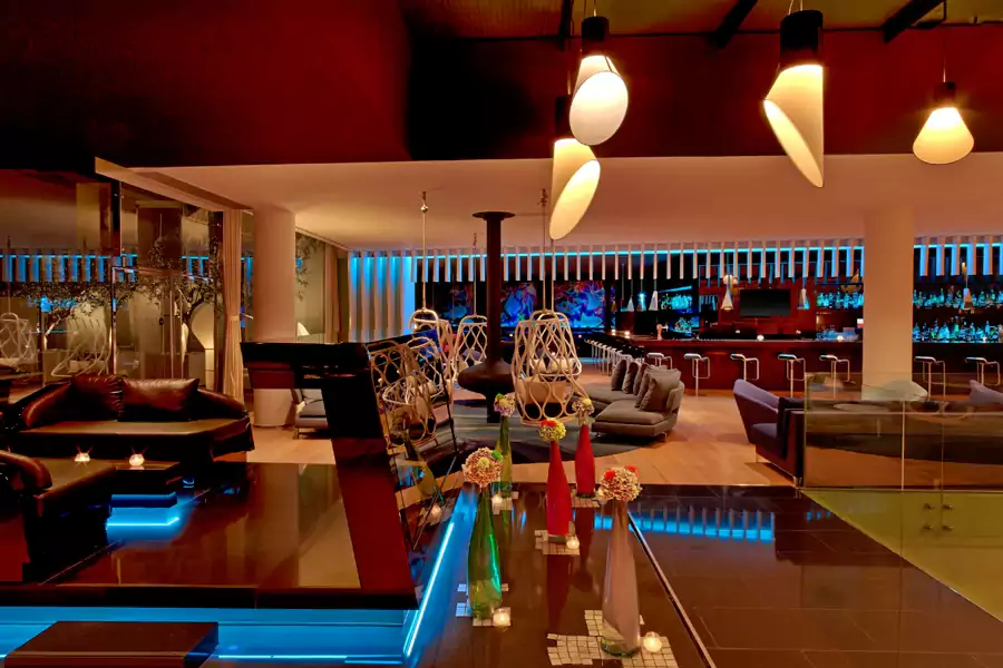 中空设计的公共区域充满巧思 中空设计的公共区域充满巧思