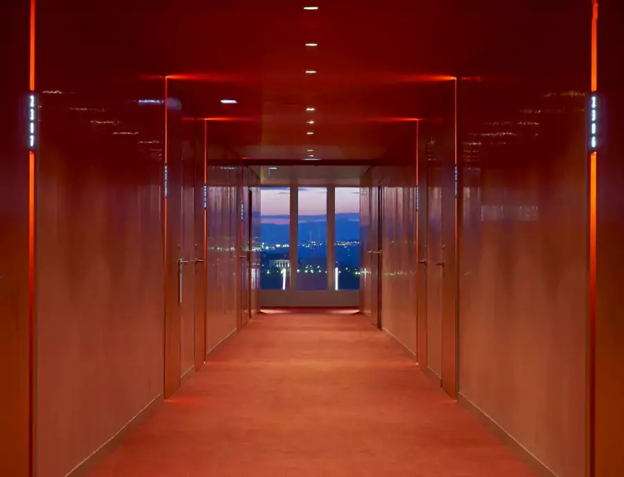 超长红色长廊更是点睛之笔 超长红色长廊更是点睛之笔