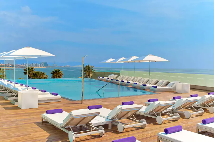 巴塞罗那 W 酒店,早已超越了住宿的定义 巴塞罗那 W 酒店,早已超越了住宿的定义