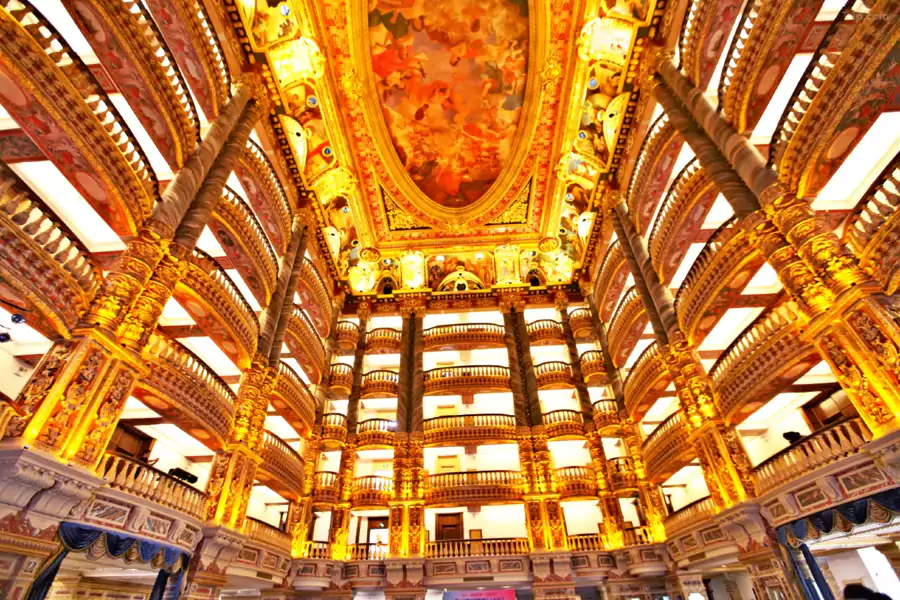 整座城堡分为四层 整座城堡分为四层