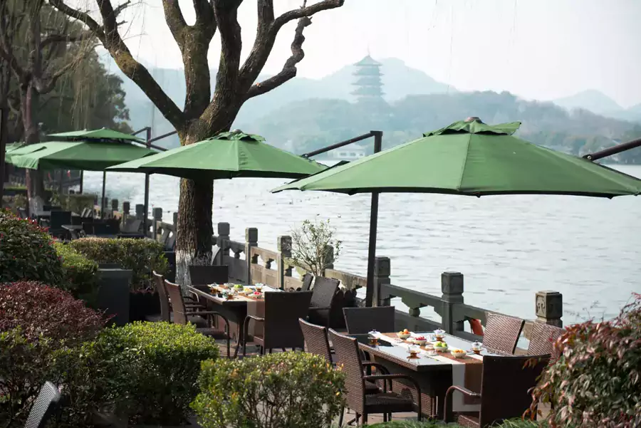 下午茶时分,坐在窗边咬一口苏式定胜糕 下午茶时分,坐在窗边咬一口苏式定胜糕