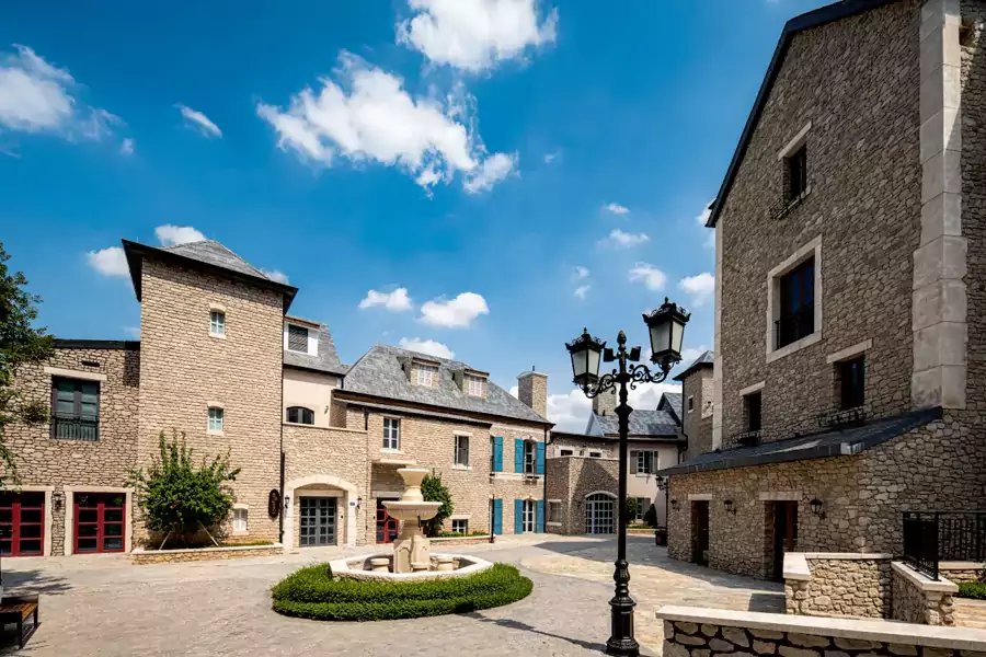 怡海小镇是整个酒店群的宝藏角落,也是孩子们的童话天堂 怡海小镇是整个酒店群的宝藏角落,也是孩子们的童话天堂