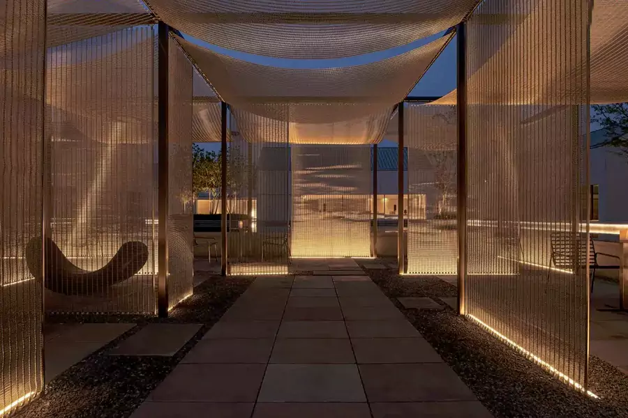 在白墙光影间感受建筑美学