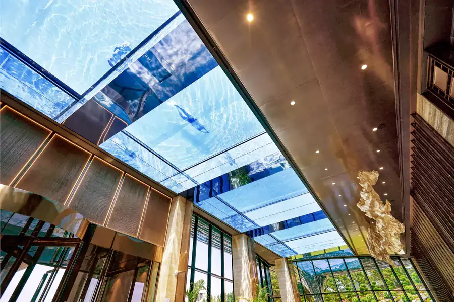 大堂上空无边泳池 大堂上空无边泳池