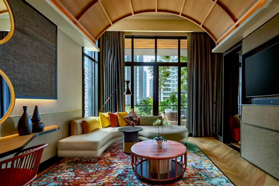 8 楼开始,挑高的空中花园与客房相连