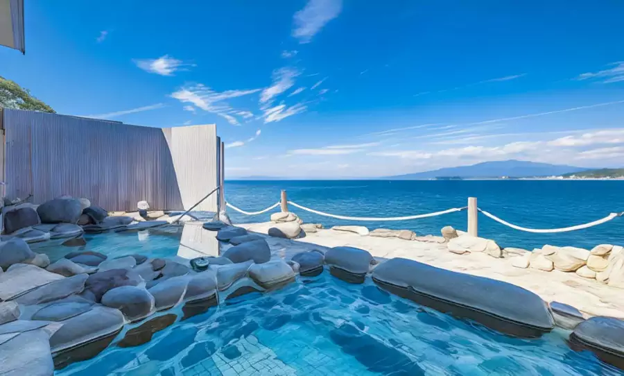 最不能错过的便是海边的露天温泉 最不能错过的便是海边的露天温泉