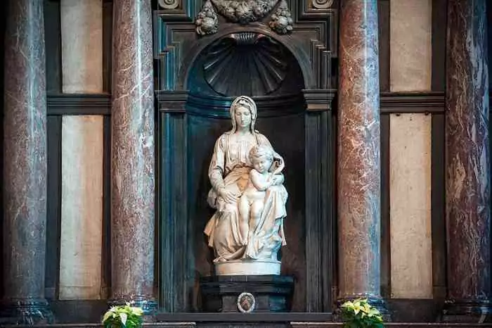 米开朗琪罗《圣母像》 米开朗琪罗《圣母像》