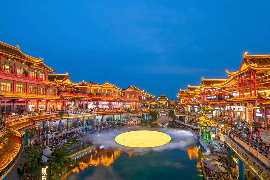 亭台楼阁鳞次栉比 亭台楼阁鳞次栉比