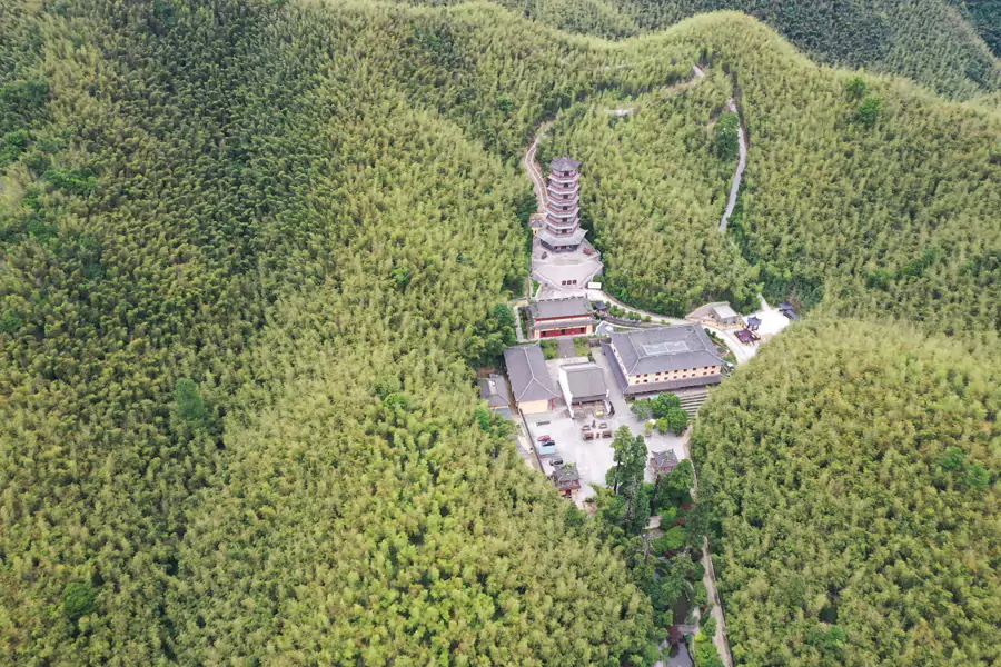 寺庙藏在深山坳里 寺庙藏在深山坳里