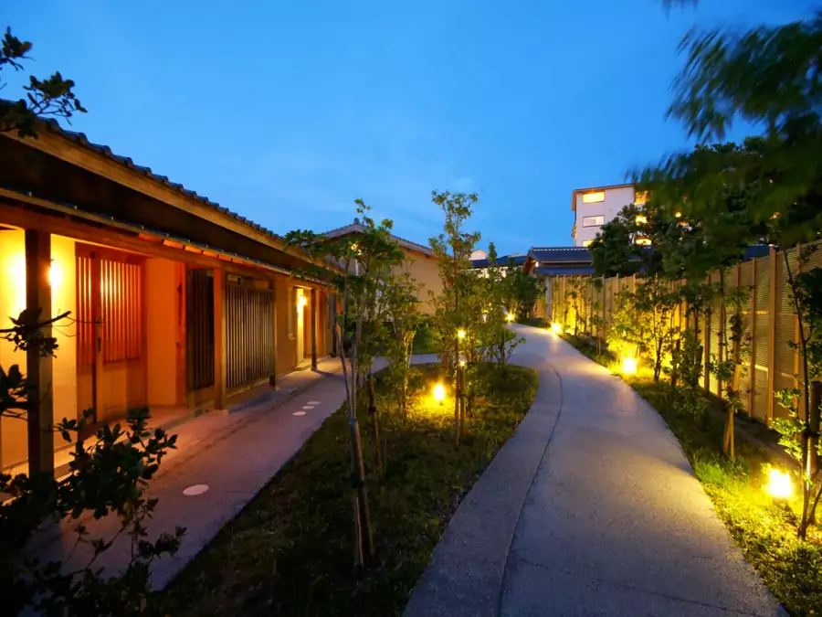 踏入酒店的瞬间,古朴的仪式感扑面而来 踏入酒店的瞬间,古朴的仪式感扑面而来