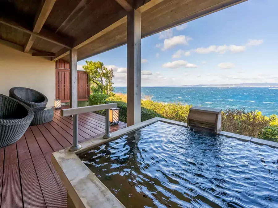 光着脚就能走到露台看海,或是直接步入专属泡池 光着脚就能走到露台看海,或是直接步入专属泡池