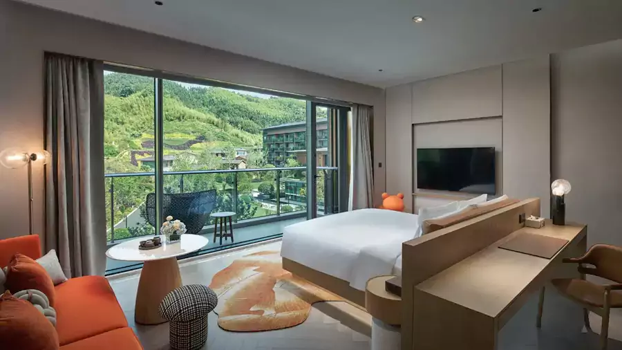 163 间客房与 14 幢独立别墅,是藏在森林里的私密天地 163 间客房与 14 幢独立别墅,是藏在森林里的私密天地