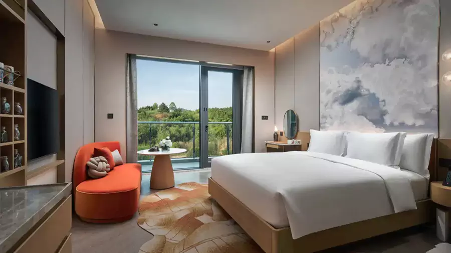 墙面的壁画是古木参天的盛景 墙面的壁画是古木参天的盛景