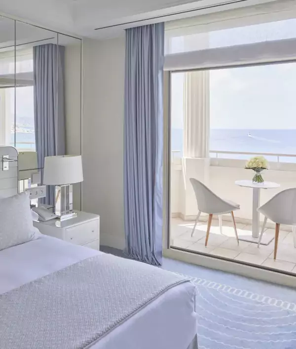 马丁内斯酒店所有房间都配备精致户外阳台 马丁内斯酒店所有房间都配备精致户外阳台