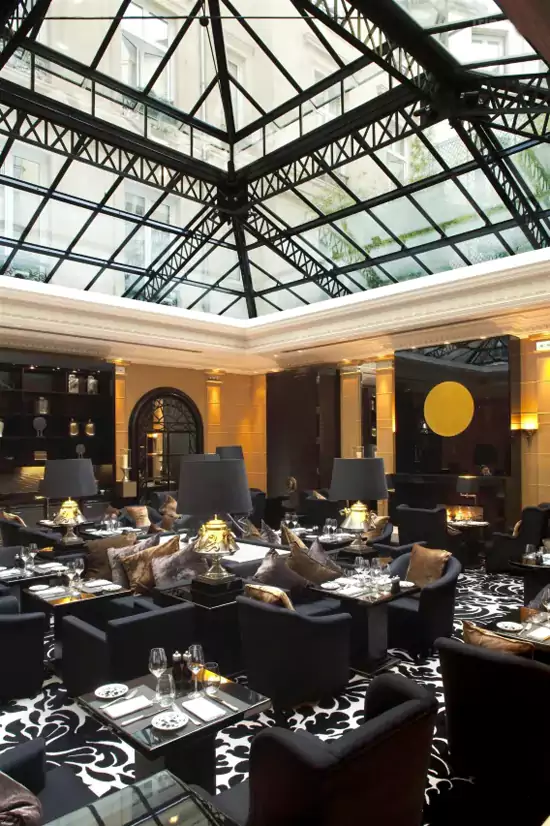 酒店的餐饮体验，是一场融合历史与味觉的盛宴