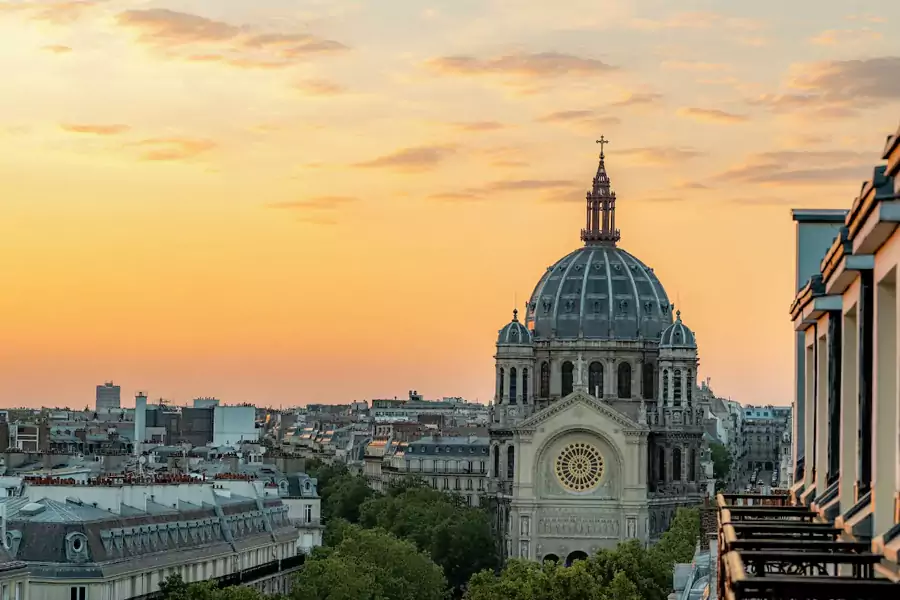 从酒店出发，步行即可踏入巴黎的文艺版图