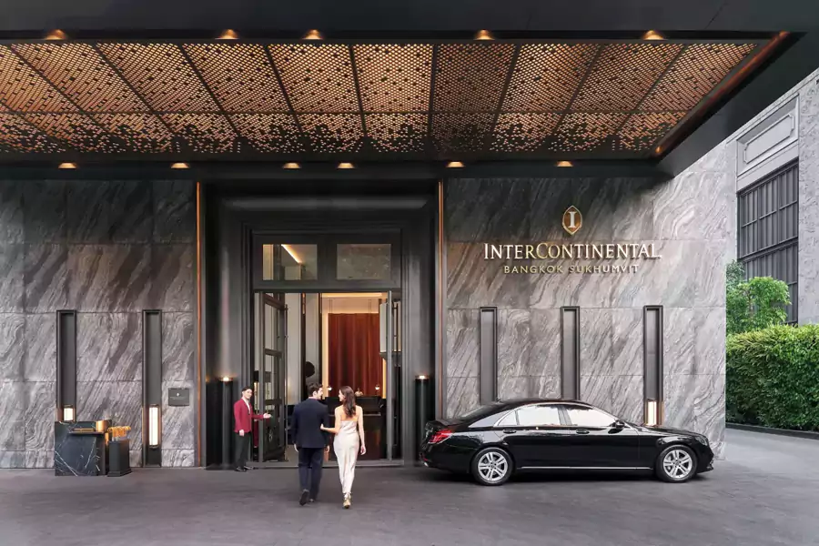 曼谷素坤逸洲际酒店以全新的姿态，为旅行者提供了一种闹中取静的奢华度假选择